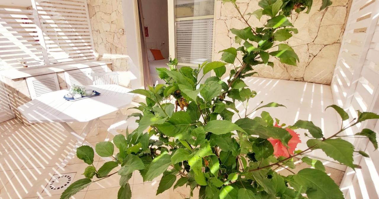 Apart-hotel Branco - & *
